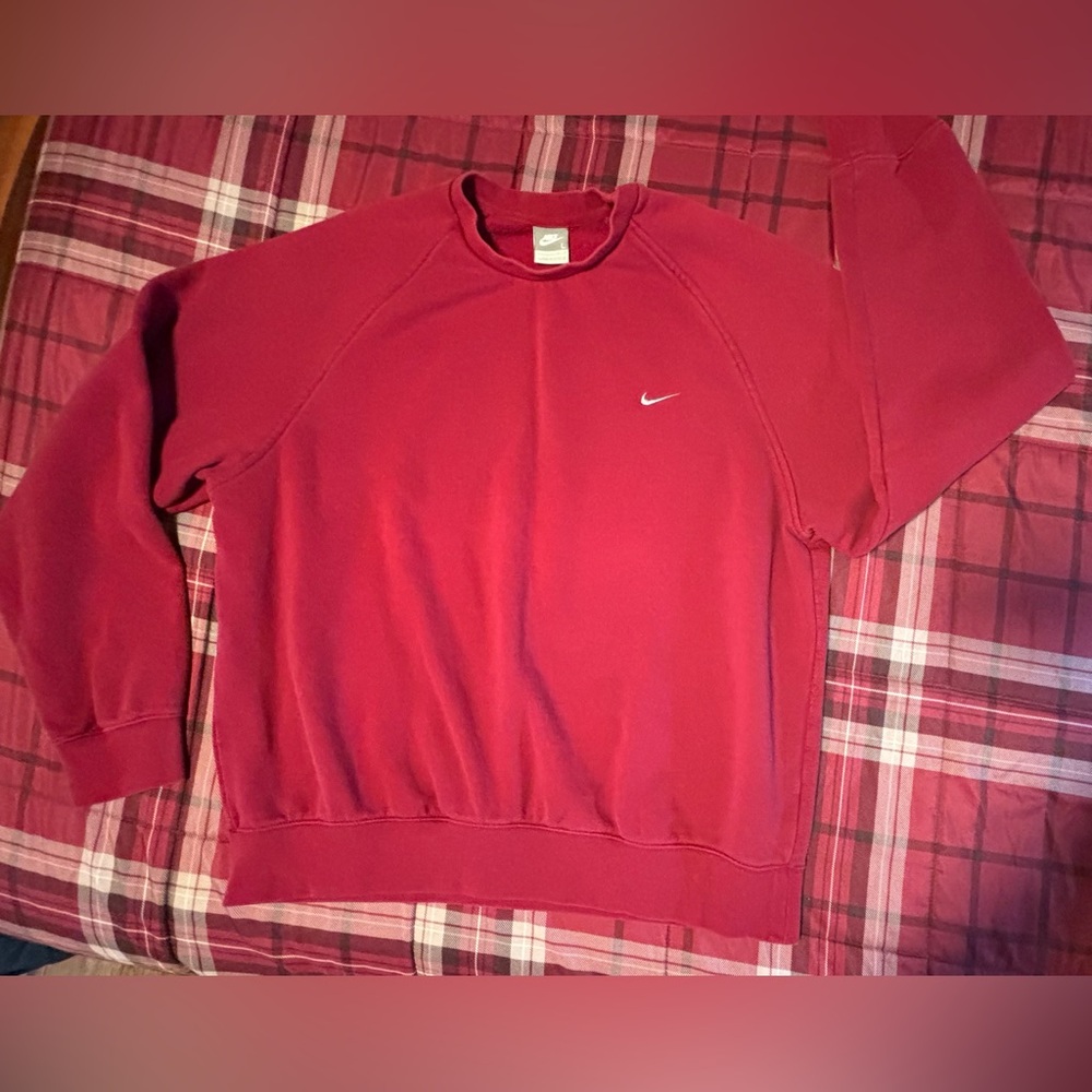 Nike Men's Essentials Red Sweatshirt